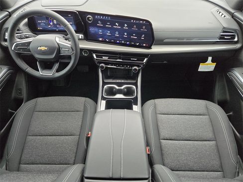 New 2026 Chevrolet Traverse LT image 16