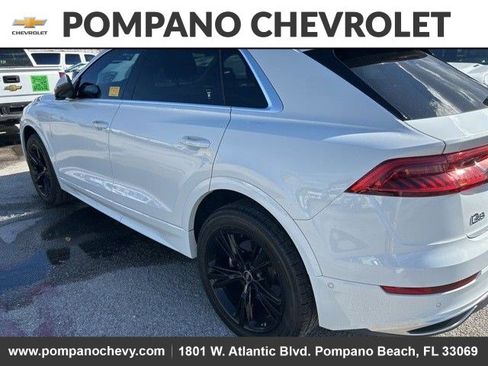 Used 2022 Audi Q8 Premium image 4
