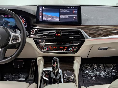 Used 2023 BMW 540i xDrive w/ M Sport Package image 24