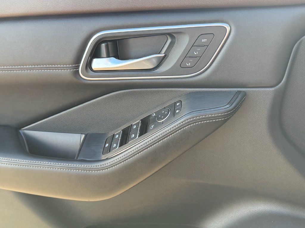 Certified 2023 Nissan Rogue Platinum FWD image 27