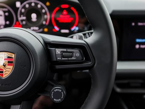 Certified 2026 Porsche Cayenne AWD/4WD image 16