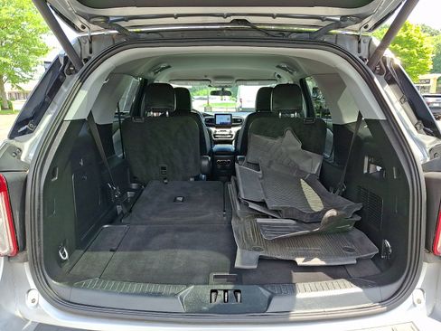 Certified 2023 Ford Explorer XLT w/ Equipment Group 202A AWD/4WD image 31