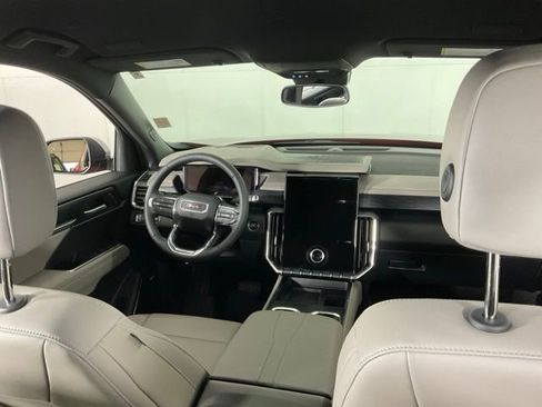 Used 2025 GMC Acadia Elevation w/ Elevation Premium Package image 16