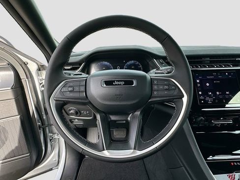 New 2025 Jeep Grand Cherokee L Laredo image 7