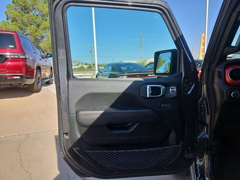 Used 2023 Jeep Gladiator Rubicon w/ LED Lighting Group AWD/4WD image 11