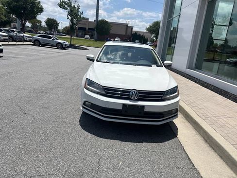 Used 2017 Volkswagen Jetta SEL FWD image 6