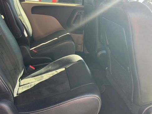 Used 2019 Dodge Grand Caravan SXT image 28