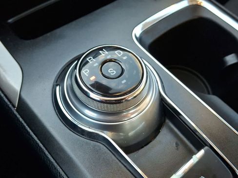 Used 2019 Ford Fusion SE image 18