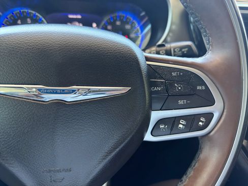 Used 2017 Chrysler Pacifica Limited w/ Advanced Safetytec Group FWD image 31