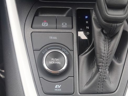 Used 2025 Toyota RAV4 XLE w/ Weather Package AWD/4WD image 23