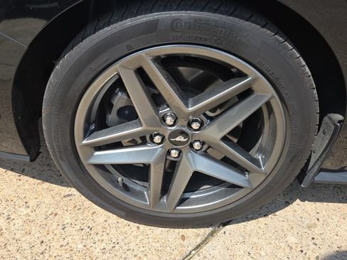 Used 2025 Ford Mustang GT RWD image 9