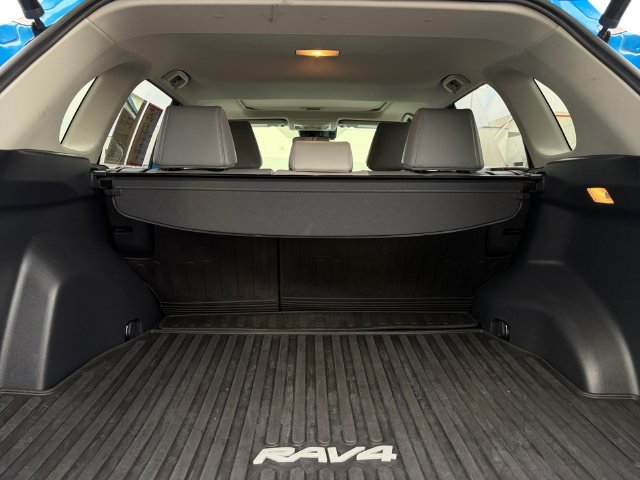 Used 2020 Toyota RAV4 XLE Premium AWD/4WD image 34