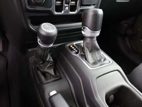 Used 2023 Jeep Wrangler Unlimited Sport AWD/4WD image 25
