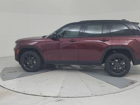 New 2025 Jeep Grand Cherokee Limited image 9