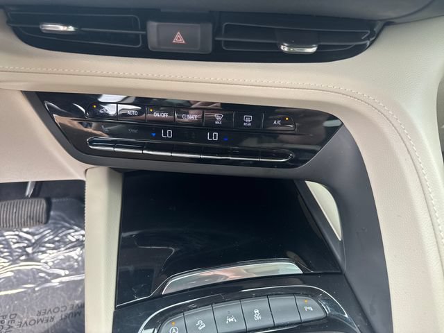 Used 2023 Buick Envision Essence AWD/4WD image 21