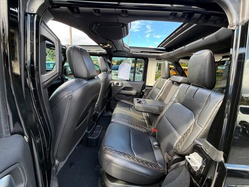 Used 2022 Jeep Wrangler Unlimited Sahara image 26