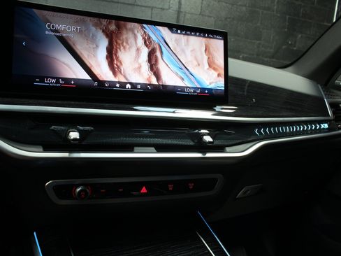 Used 2025 BMW X5 sDrive40i w/ M Sport Package RWD image 75