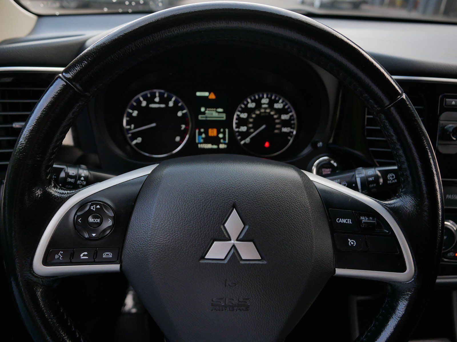 Used 2015 Mitsubishi Outlander SE AWD/4WD image 23