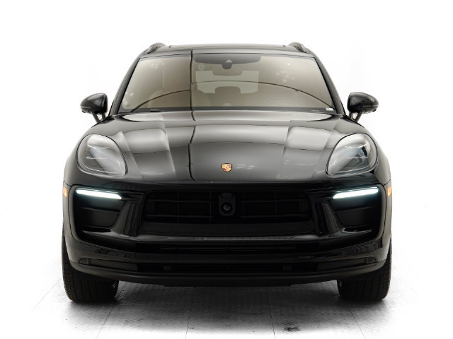 Certified 2026 Porsche Macan AWD/4WD image 31