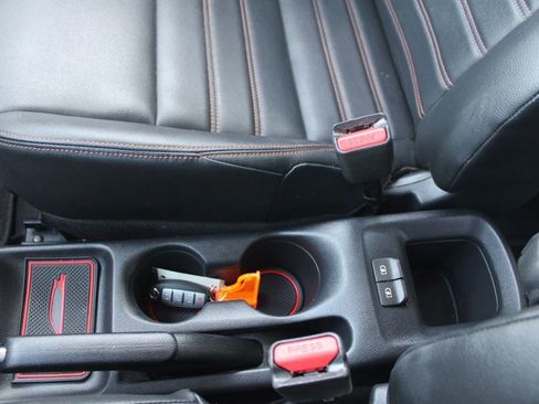 Used 2019 Nissan Kicks SR w/ SR Premium Package image 40