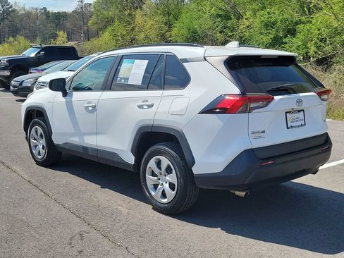 Used 2021 Toyota RAV4 LE image 5
