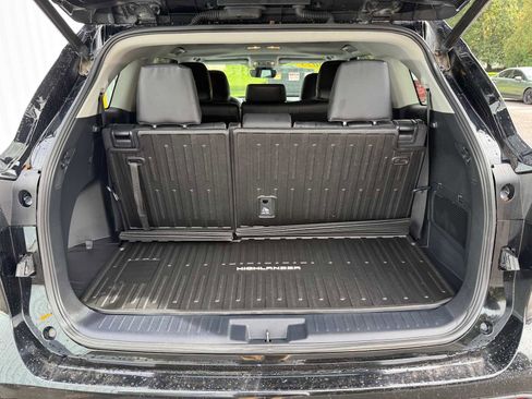 Used 2023 Toyota Highlander XLE image 28