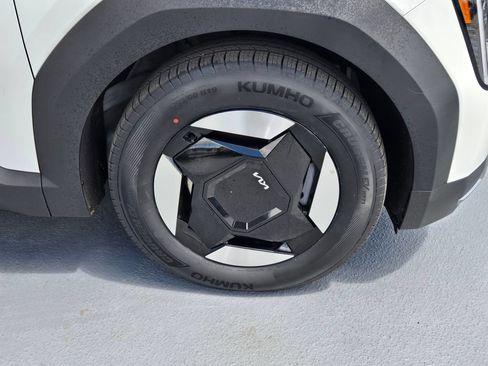 Certified 2024 Kia EV9 Wind AWD/4WD image 9