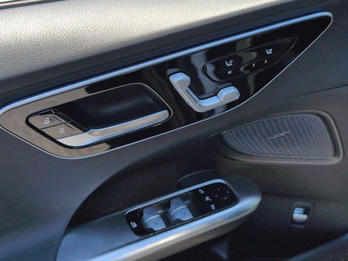 Used 2025 Mercedes-Benz C 300 Sedan image 15
