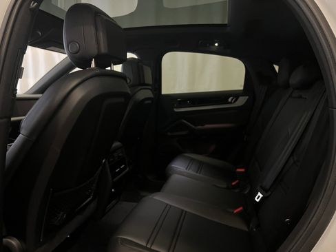 Certified 2025 Porsche Cayenne Coupe image 23