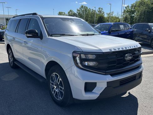 Used 2025 Ford Expedition Max Active AWD/4WD image 2