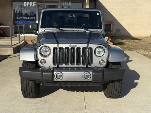Used 2017 Jeep Wrangler Sahara w/ Connectivity Group image 2