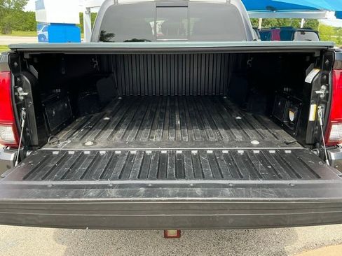 Used 2018 Toyota Tacoma TRD Sport w/ Technology Package AWD/4WD image 6
