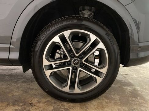 Used 2025 Audi Q5 Premium w/ Convenience Package image 28