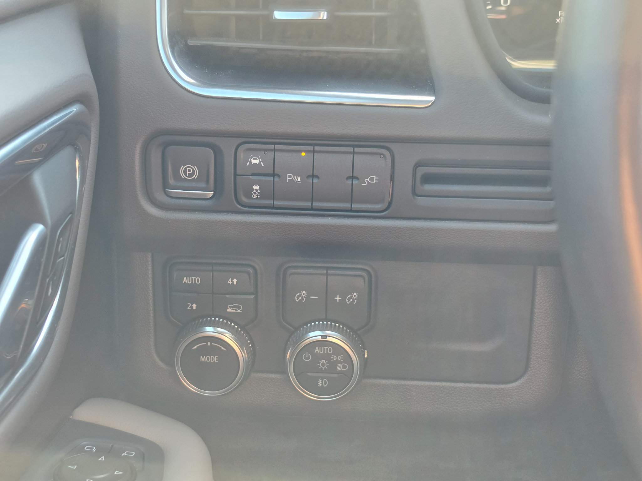 Used 2021 GMC Yukon SLT w/ SLT Premium Package AWD/4WD image 12