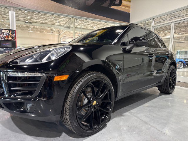 Used 2018 Porsche Macan AWD/4WD image 19