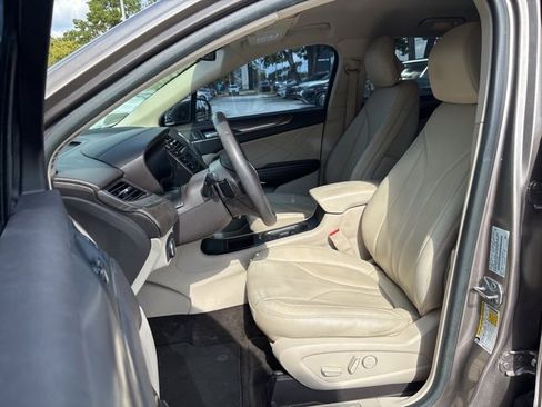 Used 2018 Lincoln MKC Premiere image 5