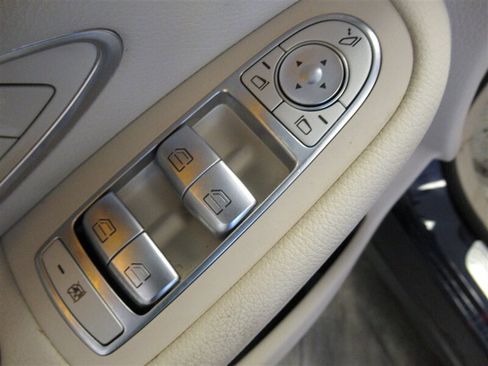 Used 2017 Mercedes-Benz GLC 300 4MATIC image 37