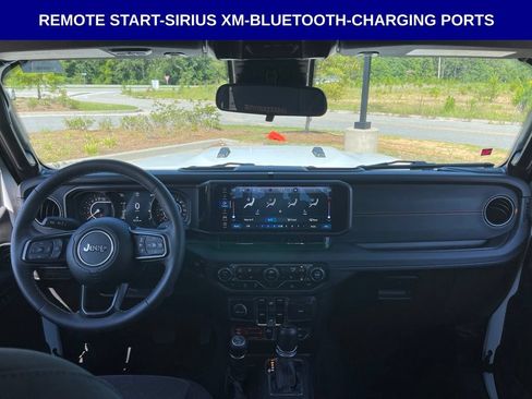 Used 2025 Jeep Gladiator Mojave w/ Convenience Group AWD/4WD image 13