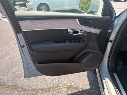 Used 2025 Volvo XC90 B5 Plus AWD/4WD image 11