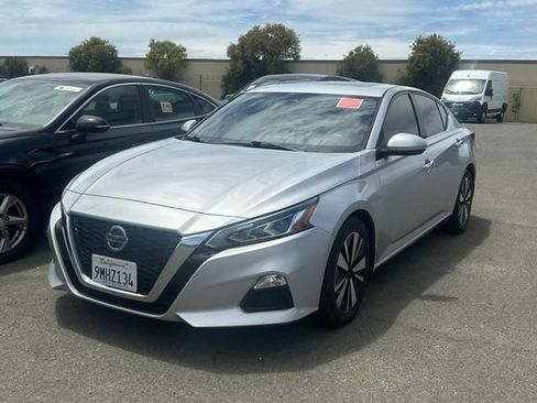 Used 2021 Nissan Altima 2.5 SV w/ SV Premium Package FWD image 2