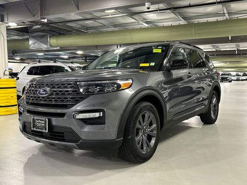 Used 2022 Ford Explorer XLT w/ Equipment Group 202A AWD/4WD image 5
