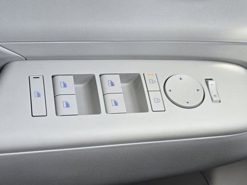Certified 2026 Hyundai Kona SE FWD image 23