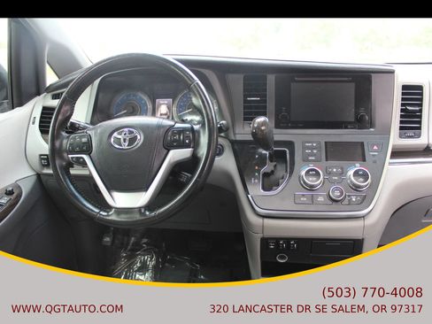 Used 2016 Toyota Sienna Limited image 27