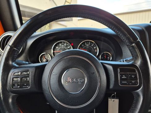 Used 2013 Jeep Wrangler Unlimited Sahara w/ Connectivity Group image 11