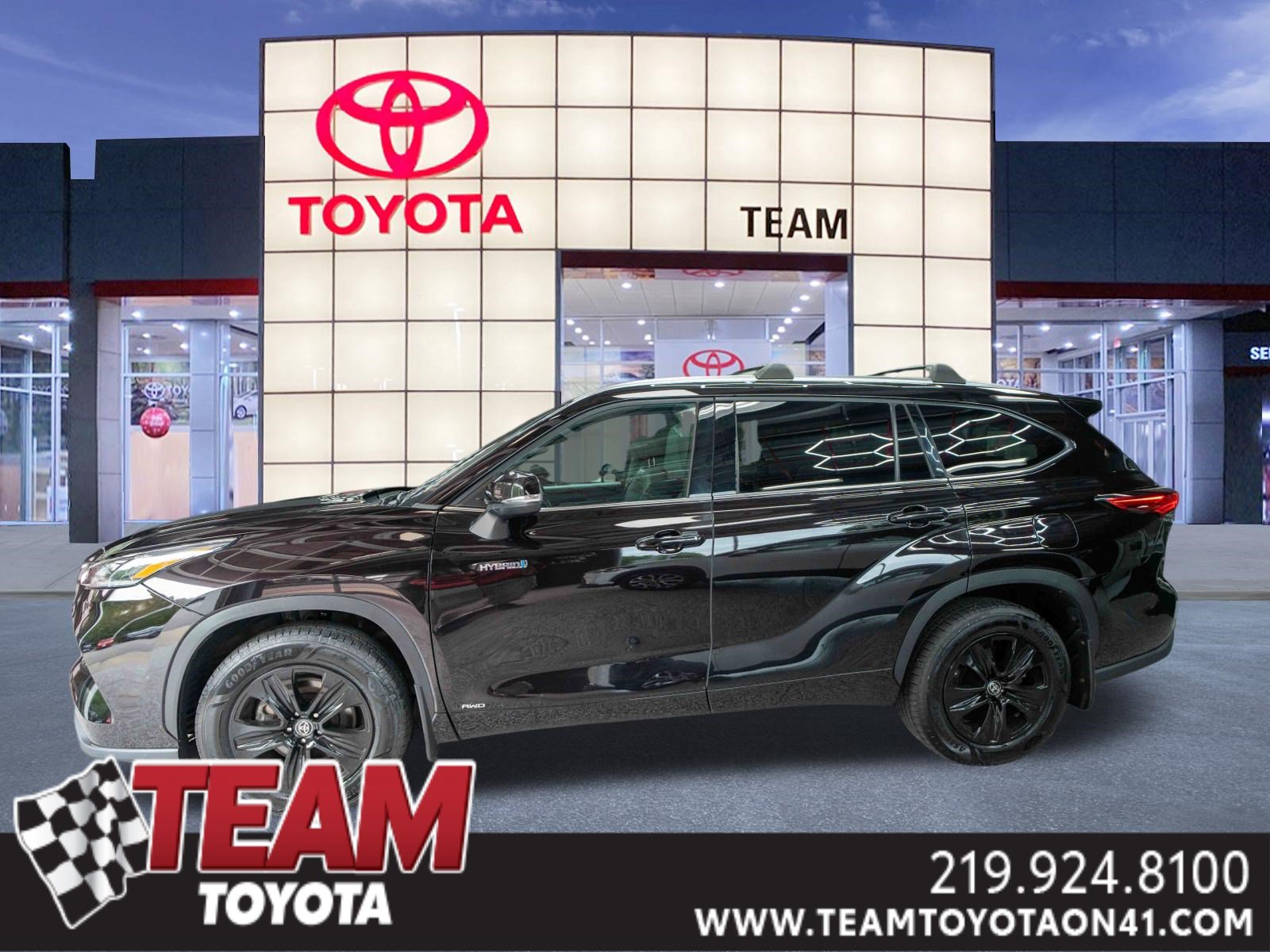 Used 2021 Toyota Highlander XLE AWD/4WD image 1
