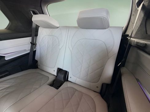 Used 2024 BMW X7 xDrive40i w/ Premium Package image 33
