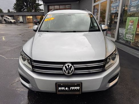 Used 2017 Volkswagen Tiguan S image 2