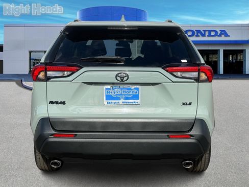 Used 2021 Toyota RAV4 XLE Premium image 6