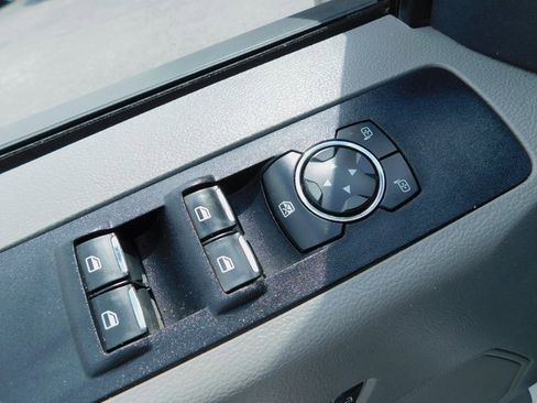 Used 2022 Ford F550 4x4 Crew Cab Super Duty w/ Power Equipment Group image 20