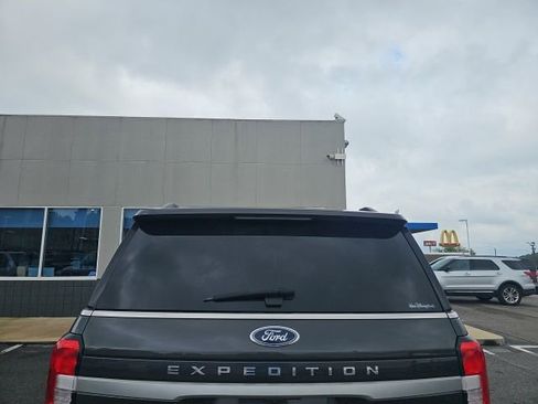 Used 2023 Ford Expedition Max XLT RWD image 5